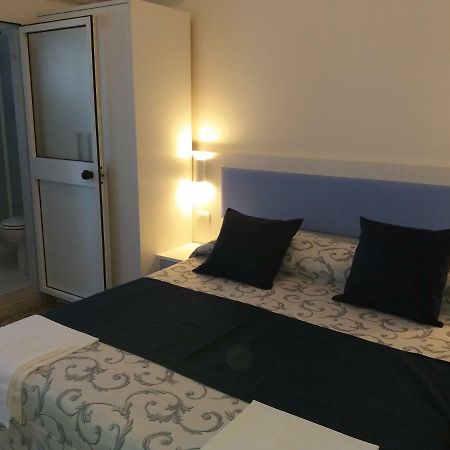 Hotel Niagara Марота Екстериор снимка