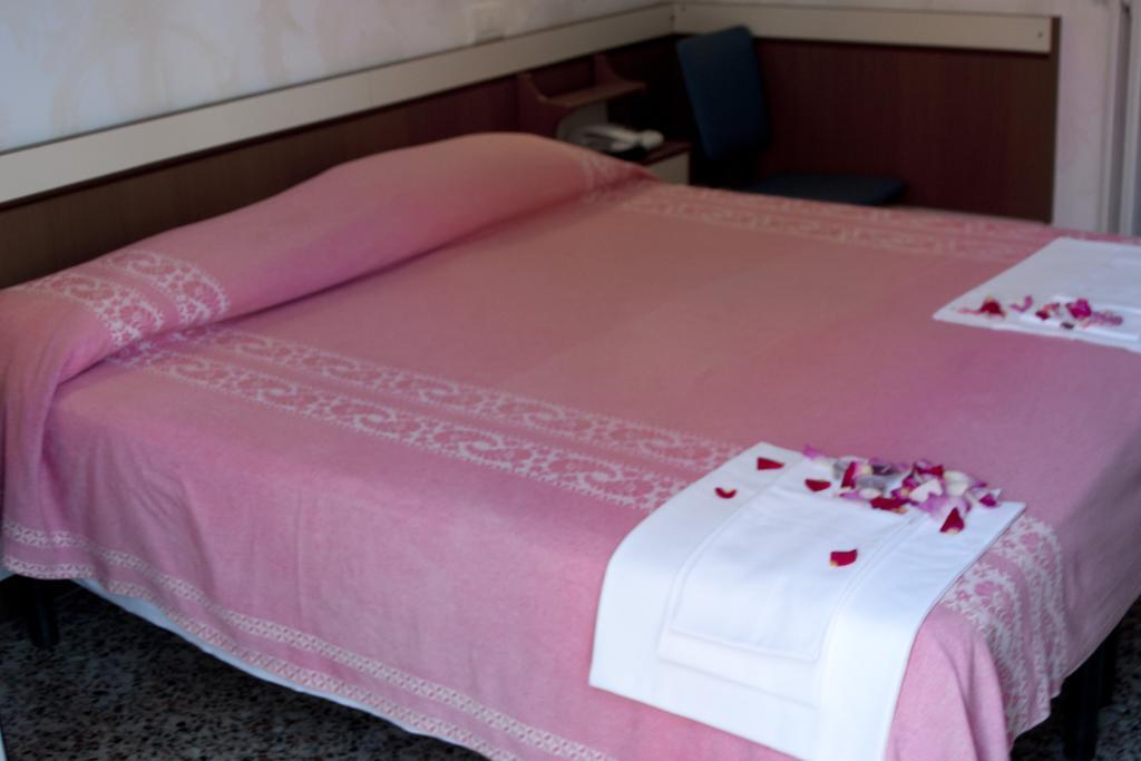 Hotel Niagara Марота Екстериор снимка
