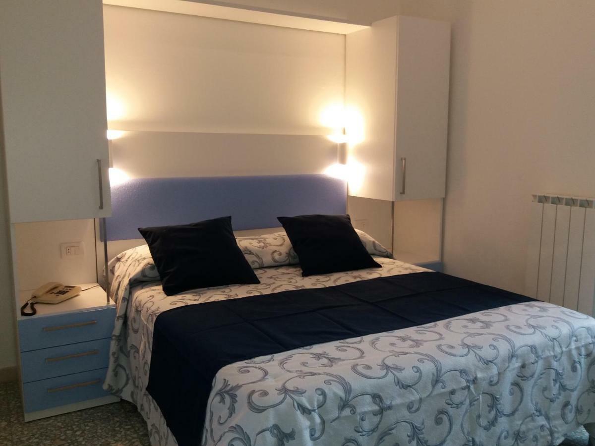 Hotel Niagara Марота Екстериор снимка