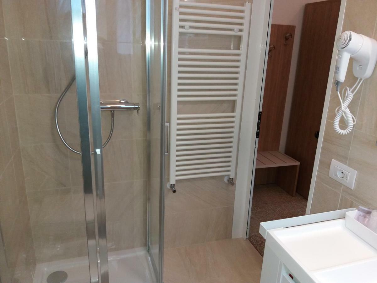 Hotel Niagara Марота Екстериор снимка