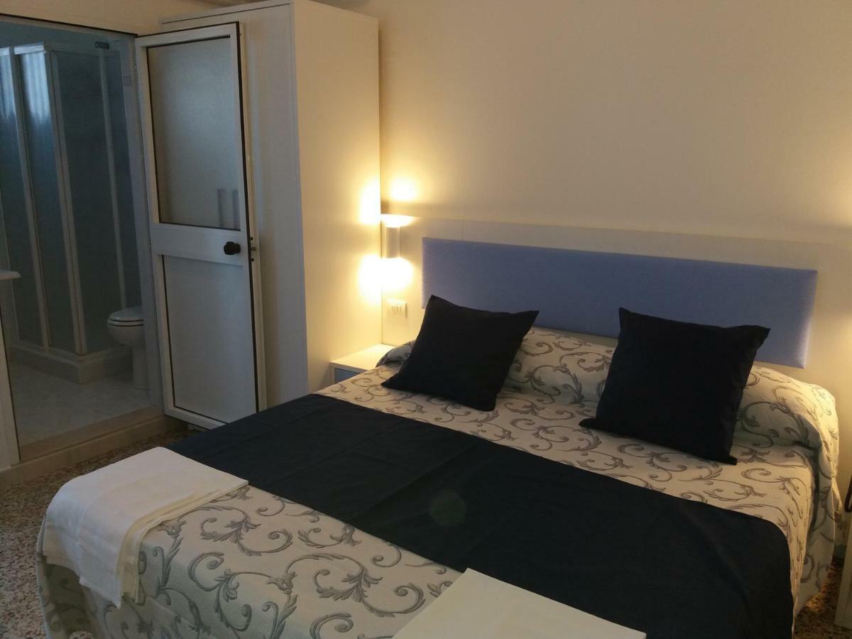 Hotel Niagara Марота Екстериор снимка