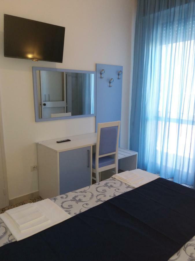 Hotel Niagara Марота Екстериор снимка