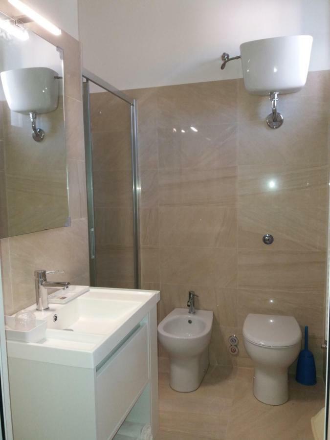 Hotel Niagara Марота Екстериор снимка